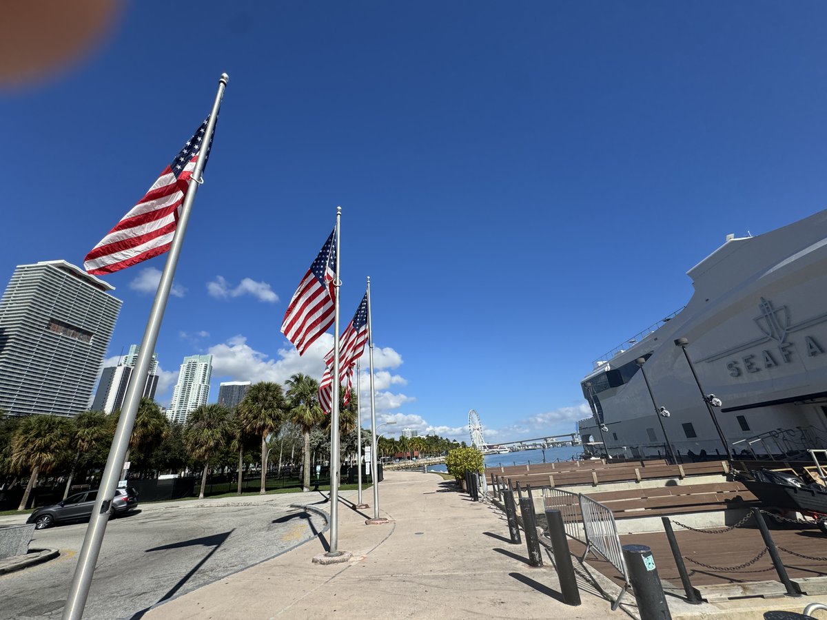 DougGollan's tweet image. Happy Thanksgiving. Thanks for allowing us to have the best job in the world! #bizav #bizavworks #HappyThanksgiving #climbingfast #noplanenogain