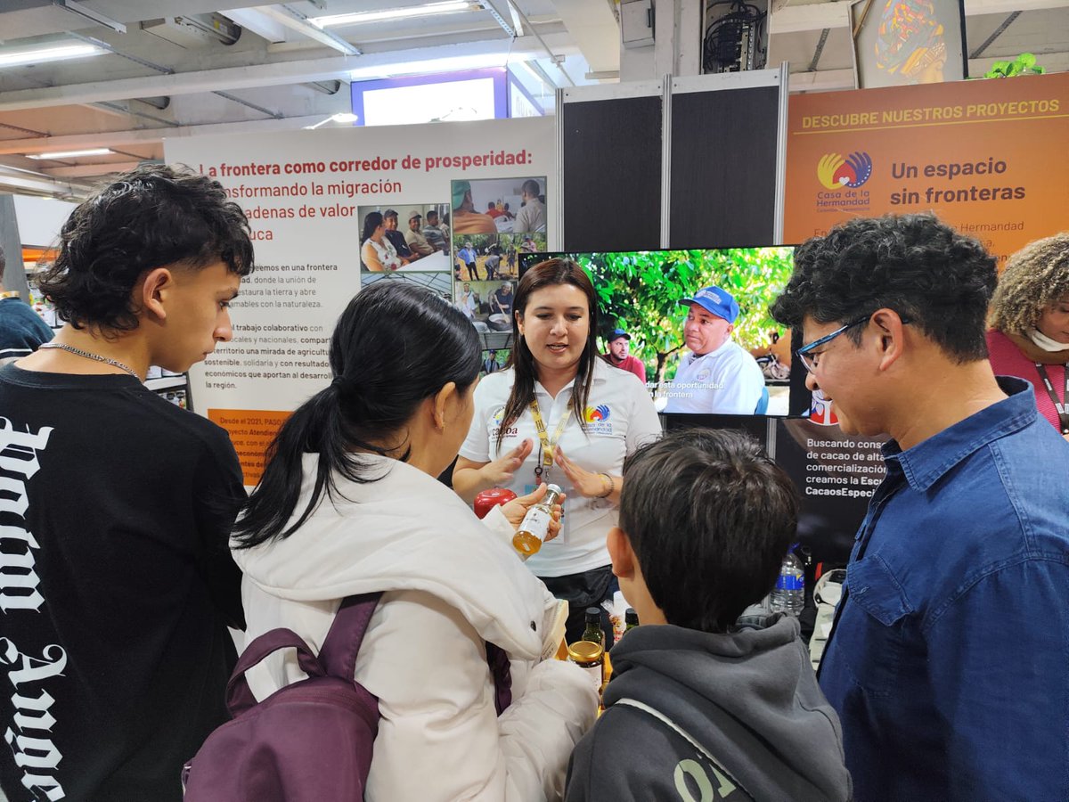 Arauca transforma cacao en oportunidades🍫✨ 
La Casa de la Hermandad y la Escuela Binacional CACOA estuvieron en el #Chocoshow, mostrando los frutos de un modelo innovador para la integración y el desarrollo en la frontera colombo-venezolana. 
👉oneearthfuture.org/es/paso-colomb…
