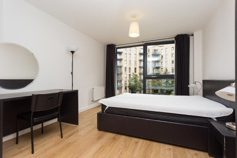 leoubbiali's tweet photo. 🚨 Looking for a flatmate 🚨

Renting out a modern ensuite room in my 2-bed flat near Canada Water (3 min walk to the tube ).

£1400 pcm

✅ Private furnished ensuite
✅ Balcony, gym, concierge
❌ Parties

DM if interested https://t.co/fSAqQbHZla