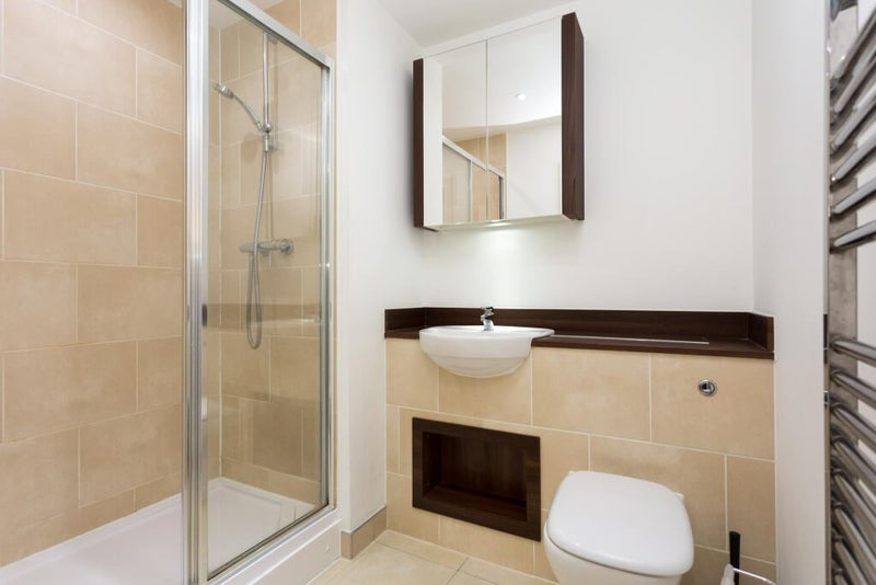 leoubbiali's tweet photo. 🚨 Looking for a flatmate 🚨

Renting out a modern ensuite room in my 2-bed flat near Canada Water (3 min walk to the tube ).

£1400 pcm

✅ Private furnished ensuite
✅ Balcony, gym, concierge
❌ Parties

DM if interested https://t.co/fSAqQbHZla