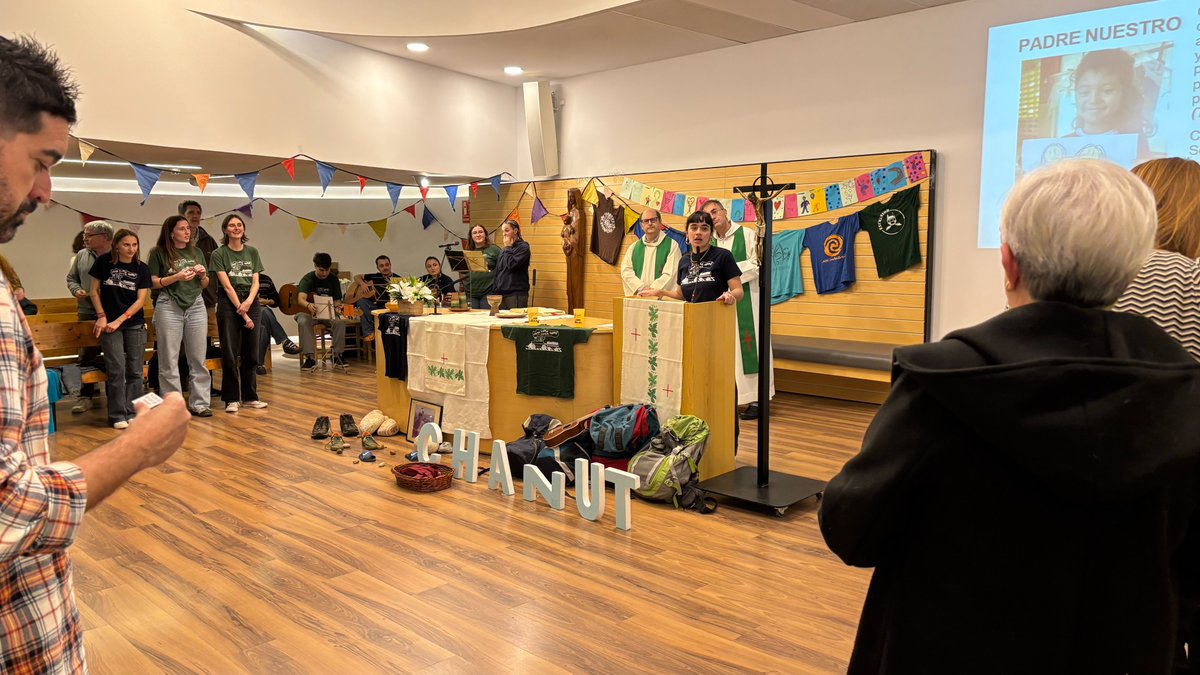 ComunitatClot's tweet photo. 🚂 L'eucaristia del #Chanut, en imatges

👉🏼 Recordem la celebració d'aquest dissabte dedicada a l'esplai de la Comunitat que fa tasca educativa al barri de Sant Roc de Badalona: https://t.co/kiO2l8Fhds https://t.co/gvqmg1DAx0