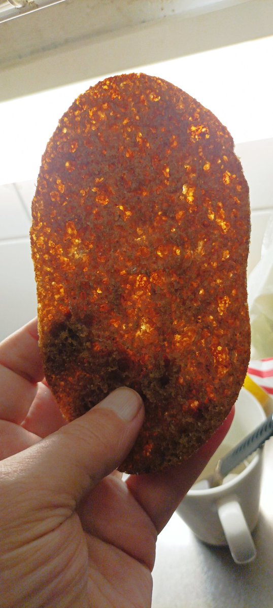 Leipä on niin ohut, että läpi näkyy. Mitähän seuraavaksi?