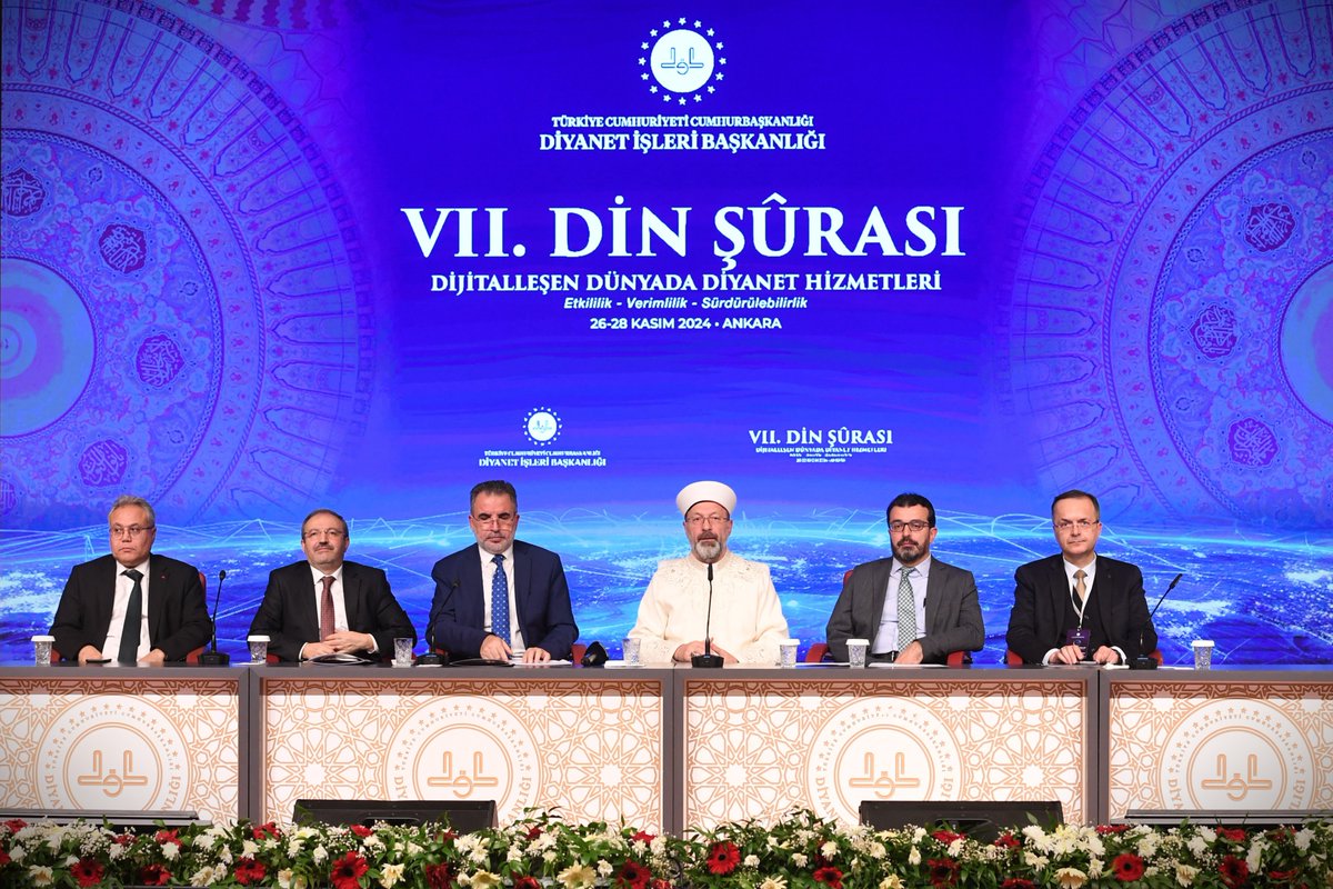 diyanetbasin's tweet photo. Diyanet İşleri Başkanı Prof. Dr. Ali Erbaş, “7. Din Şûrası” kararlarını açıkladı @DIBAliErbas 
https://t.co/7mgfj1CU0p https://t.co/ECxIZoGkjS