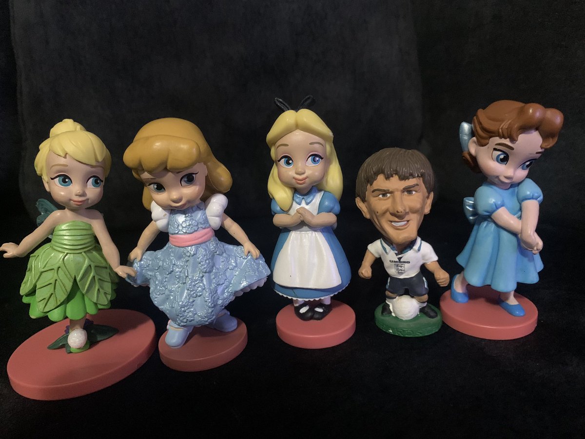 _HCross's tweet image. I think @Disney need to break away from the usual cookie cutter Princesses 😡