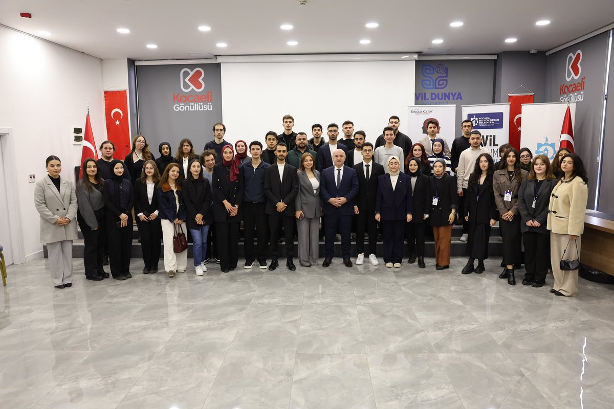 muzafferbiyik's tweet photo. Kocaeli Üniversitesi Siyasal Bilgiler Kulübü ve Senin Sesin Gençlik Platformu’nun düzenlemiş olduğu çalıştayın ikinci oturumuna katıldık.

Keyifli bir program geçirdiğimiz gençlerimizin güç ve dinamizmine bilgi ve tecrübelerimizle eşlik ettik. https://t.co/8EnAu2luEk