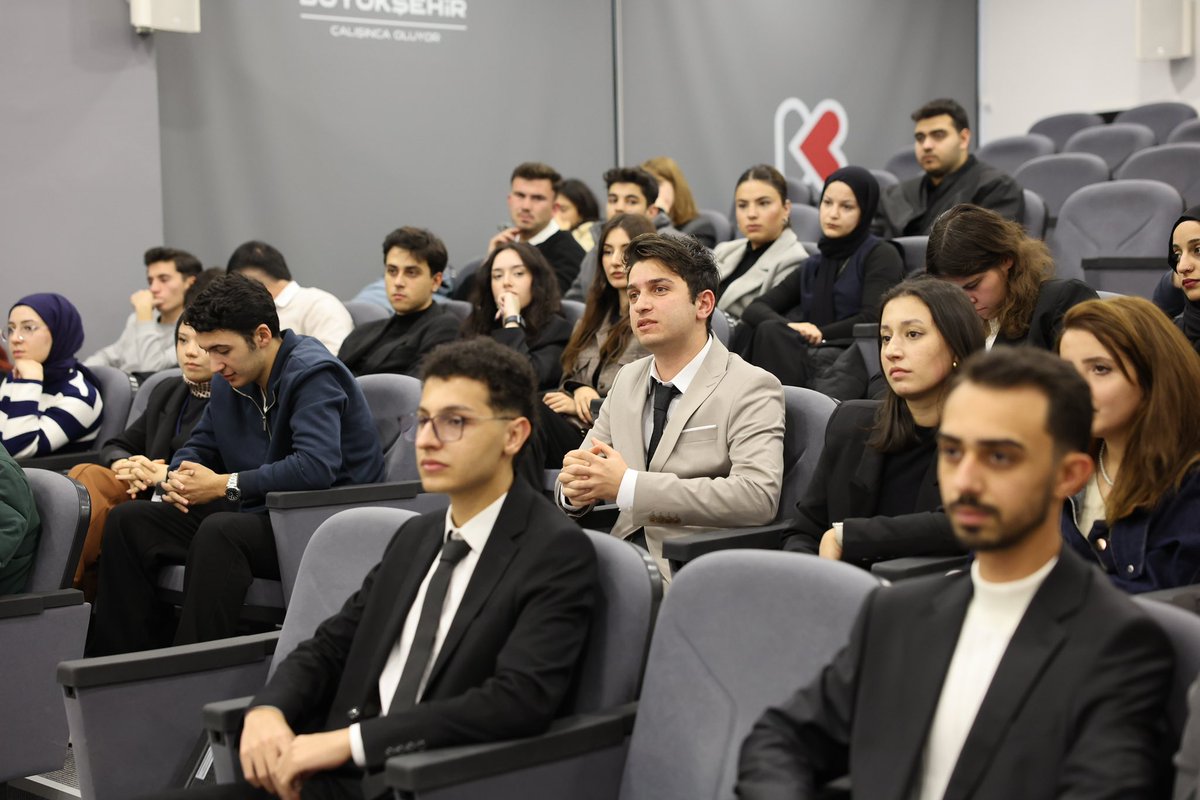 muzafferbiyik's tweet photo. Kocaeli Üniversitesi Siyasal Bilgiler Kulübü ve Senin Sesin Gençlik Platformu’nun düzenlemiş olduğu çalıştayın ikinci oturumuna katıldık.

Keyifli bir program geçirdiğimiz gençlerimizin güç ve dinamizmine bilgi ve tecrübelerimizle eşlik ettik. https://t.co/8EnAu2luEk
