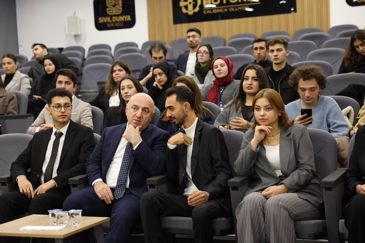 muzafferbiyik's tweet photo. Kocaeli Üniversitesi Siyasal Bilgiler Kulübü ve Senin Sesin Gençlik Platformu’nun düzenlemiş olduğu çalıştayın ikinci oturumuna katıldık.

Keyifli bir program geçirdiğimiz gençlerimizin güç ve dinamizmine bilgi ve tecrübelerimizle eşlik ettik. https://t.co/8EnAu2luEk