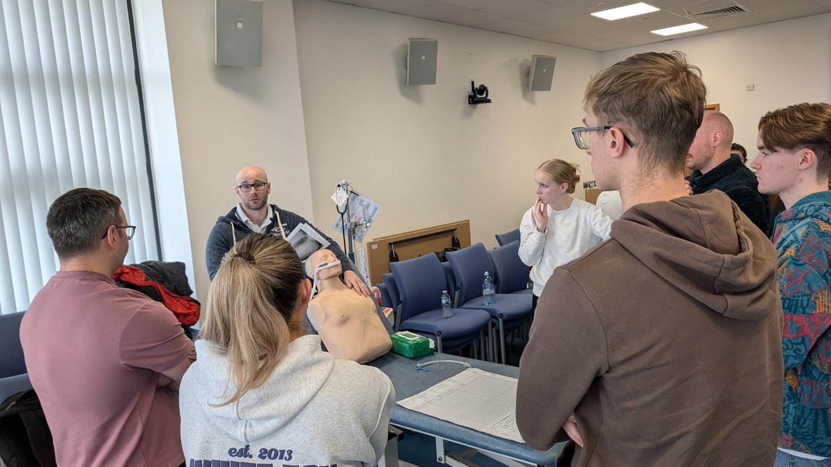FordPhysio's tweet photo. A week of two halves...organising and facilitating on-call training days for newly qualified physiotherapists in @SwanseabayNHS to organising and leading @WelshICS Advanced Update 2024 #ThisMumCan #Physiotherapy https://t.co/AG0A9GJPJZ