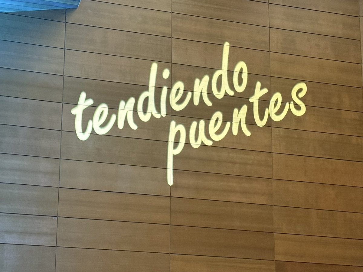 DrFEscalanteB's tweet photo. Es un placer volver a #Toledo a edición 12º del #tendiendopuentes
Gracias a los coordinadores por darme esta oportunidad para colaborar desde el comité científico de #Hematología
Ahora: #TerapiasAvanzadas con @mvmateos @sehh_es #cesarrodriguez @_SEOM #ceciliamartinez @sefh_ https://t.co/VvTIfiSb5M