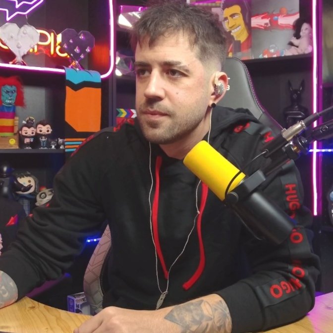 minaplay04's tweet photo. LO LINDO QUE SE VE AURON CON ESE CORTE DE CABELLO Y LA SUDADERA FACHERA >>> https://t.co/rHYnO3HoZ4