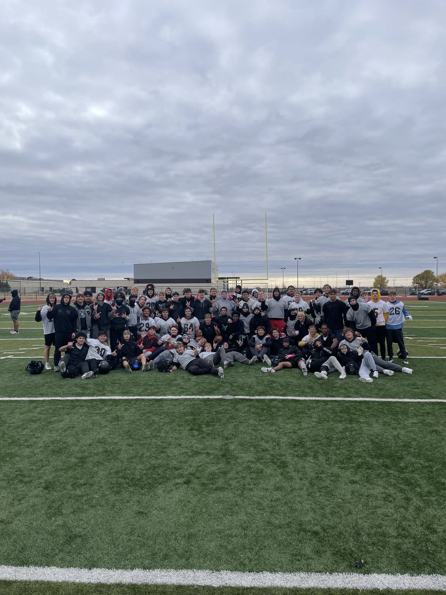 FTSraiderball's tweet photo. Happy Thanksgiving Day practice from the ⁦@RHSRaiderFB⁩ https://t.co/KVIbF3gPYS