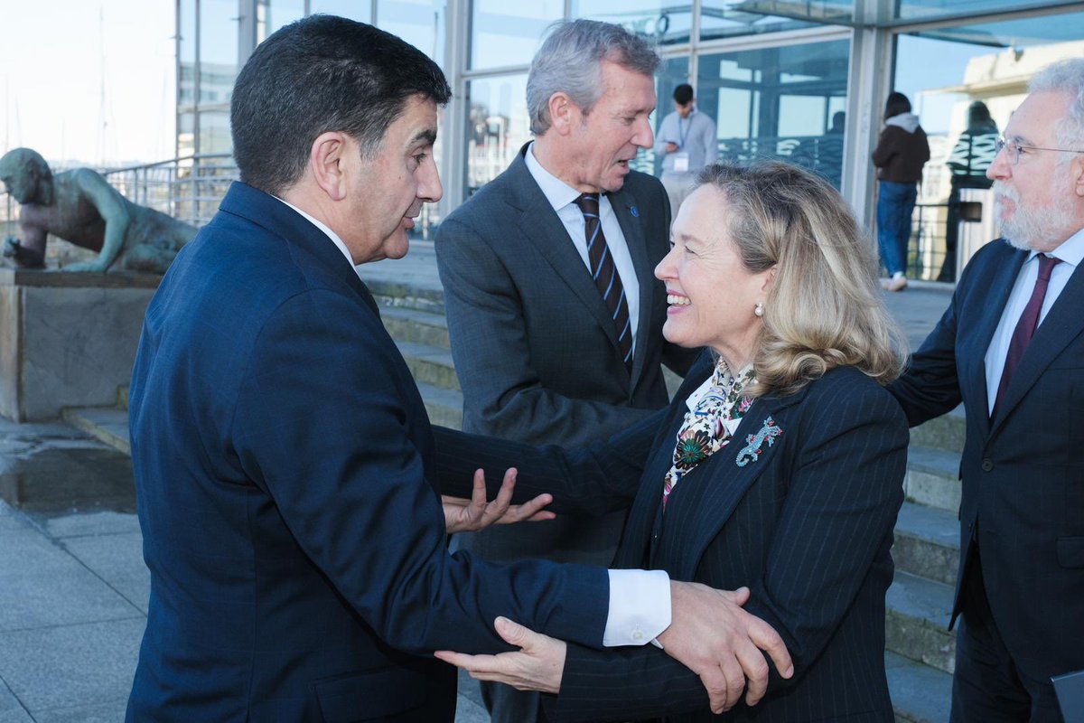 Galicia está llamada a liderar el desarrollo de la IA en nuestro país con la nueva <a href="/agenciaAESIA/">AESIA</a>. Una inteligencia responsable que ayude a mejorar la vida de las personas.

Un placer acompañar al Rey en la clausura del Congreso organizado por <a href="/directivosCEDE/">Fundación CEDE</a>.