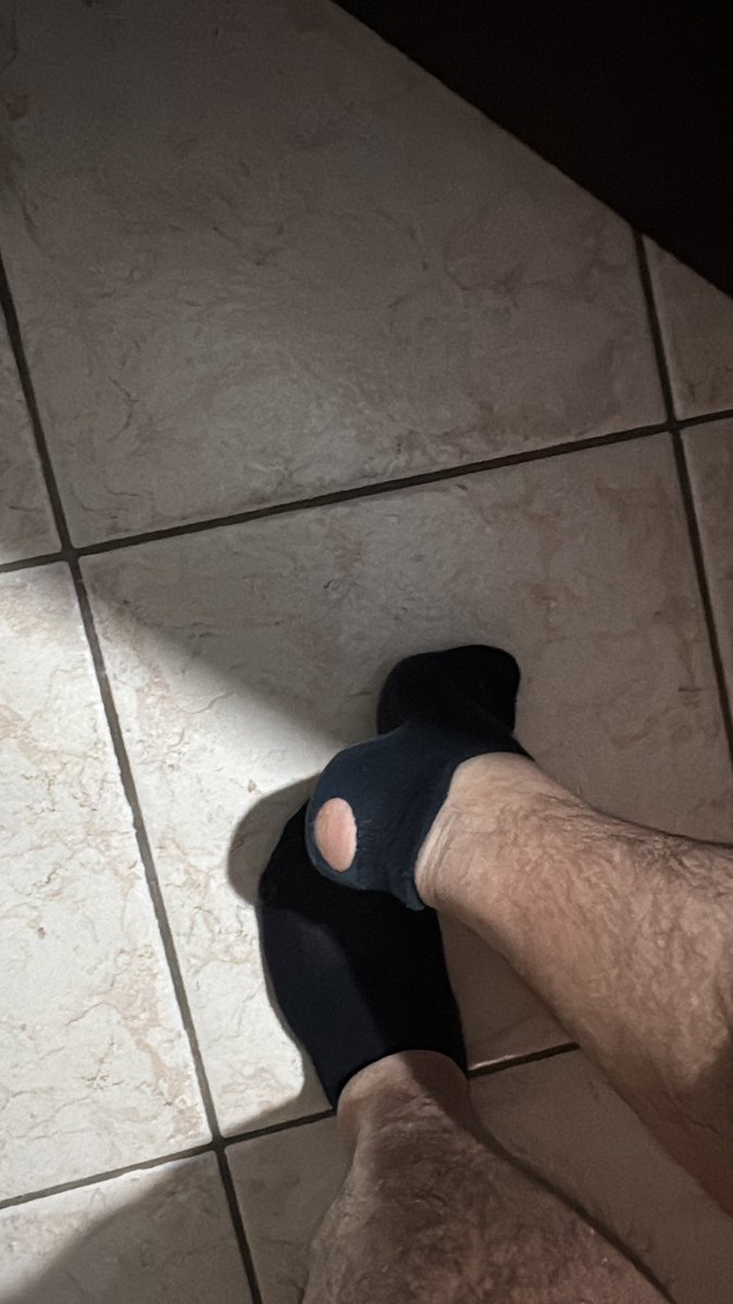 orangepillato's tweet photo. Non mi compro i calzini per comprare satoshi. Faccio bene? https://t.co/YAEfNw0f9z