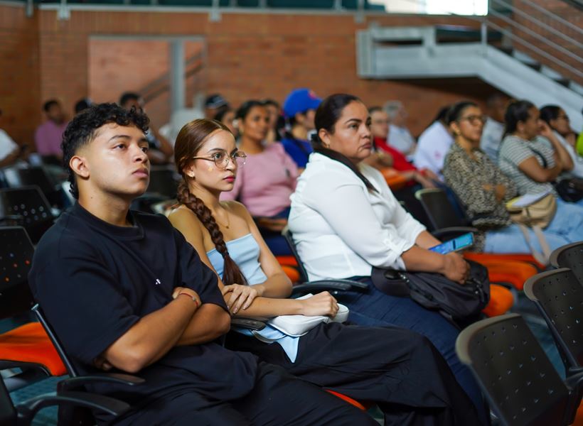 ¡Sucre avanza hacia la transformación digital!👩🏽‍💻📡📶 

En coordinación con el <a href="/Ministerio_TIC/">Ministerio TIC</a> lanzamos el programa Avanza Tech, una iniciativa para preparar a los sucreños en habilidades digitales del siglo XXI.
