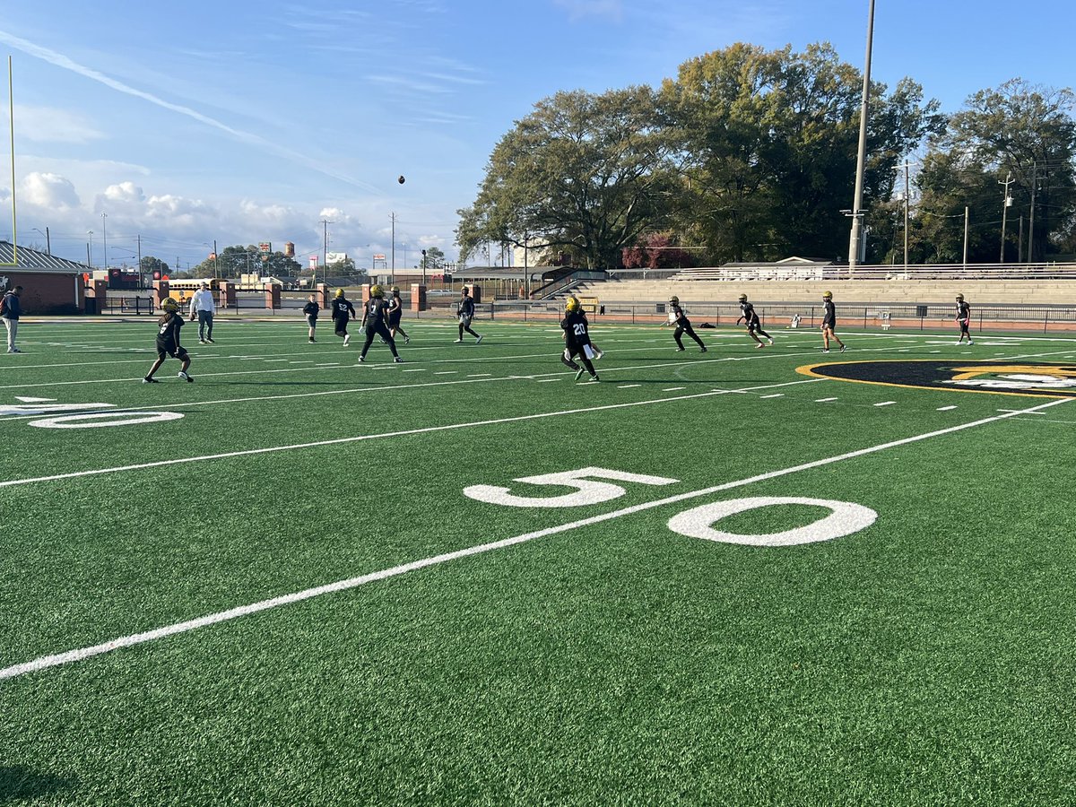 Happy Thanksgiving from Oxford Football!

We are thankful to be practicing on Thanksgiving!!

#GoBigO