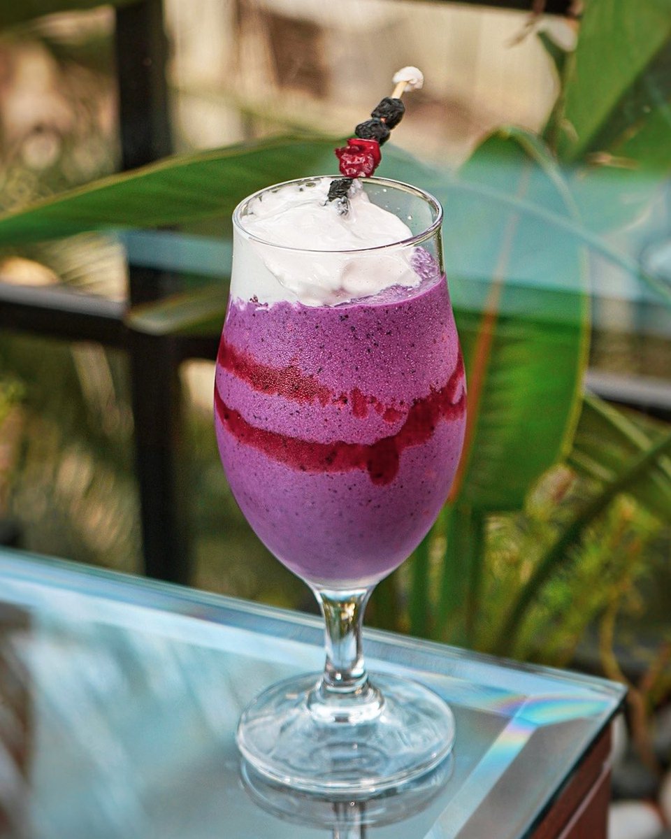 StellarReserve's tweet photo. Discover the refreshing balance of flavors in the Mixed Berry Shake.

📍Jubilee Hills, Road no. 1, Nandagiri Hills, Hyderabad

📲For reservation, Contact us at +91 9030187773 / +91 9030187766
.
.
.
#BerryShake #SweetTreat #NaturalFlavours https://t.co/Z7AsoTAczb