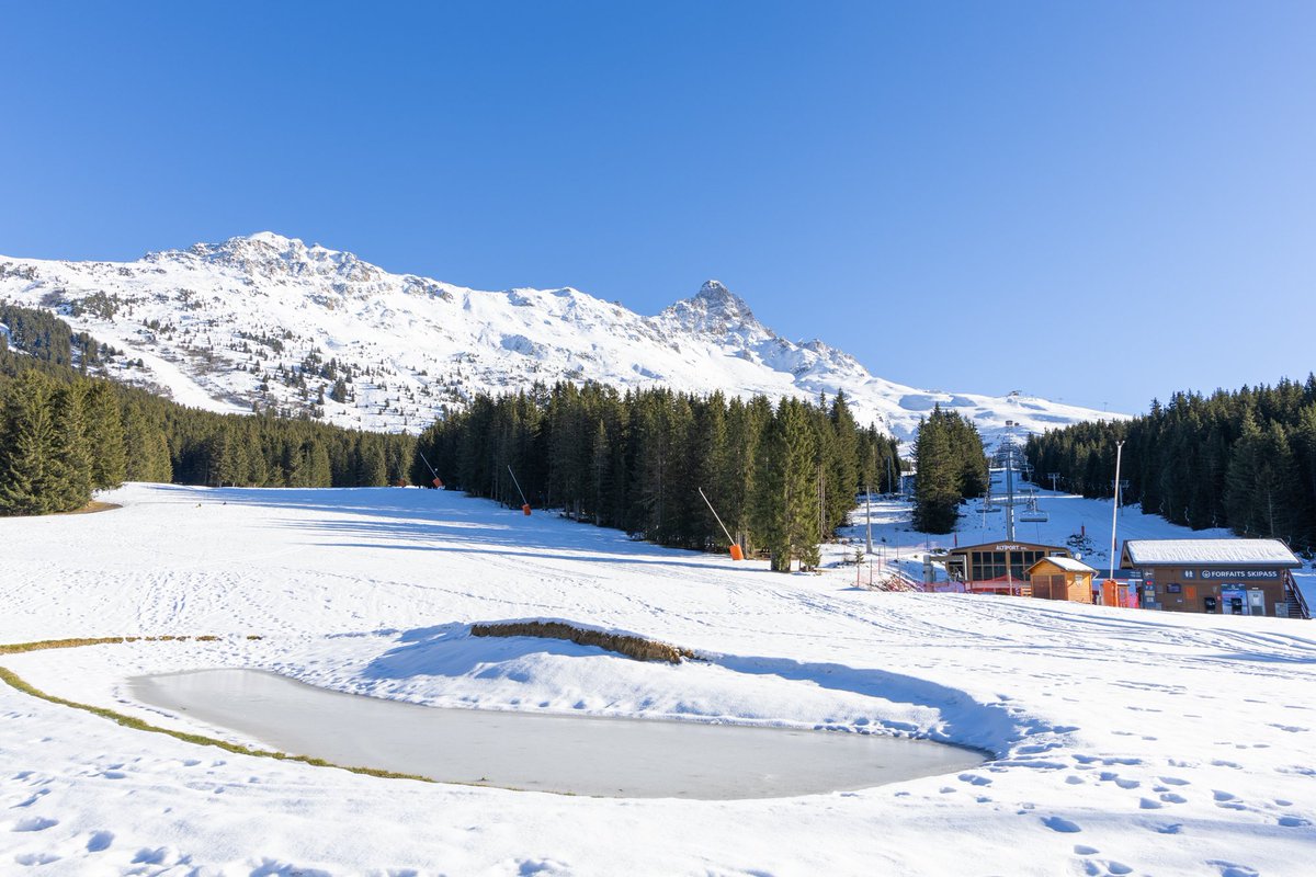 mh2ski's tweet photo. The first blog post of the winter from France has just been launched. News from the last few days this week, including many nice pics.
#meribel #beze #3valleys
https://t.co/AsepTkn9ag https://t.co/tdkpFrz555