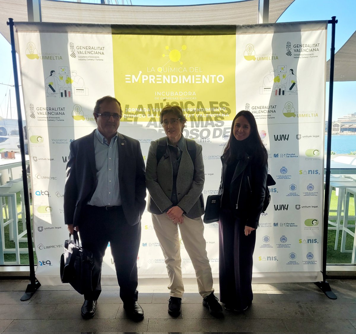 UVemprén tweet media