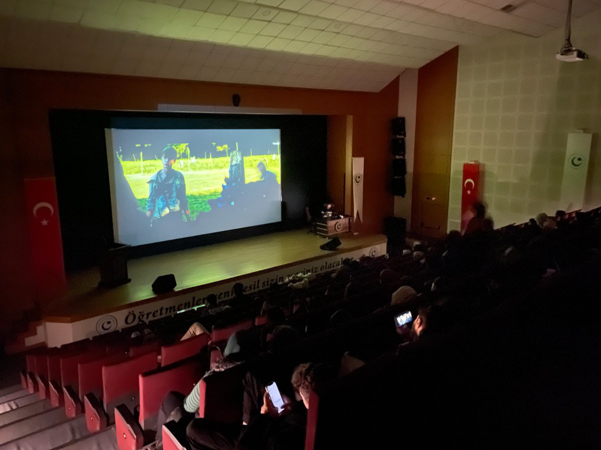 ÜniAK'ta Bugün✨️😎

Adıyman teşkilatımız, Adıyaman Üniversitesi'nde 2️⃣5️⃣0️⃣ arkadaşımızın katılımıyla film izledi.🤩🎬

Kampüslerde AK Gençlik Rüzgarları Estirmeye Devam Ediyoruz🚀💨

<a href="/eyupkadirinan/">Eyyüp Kadir İnan</a> 
<a href="/mucahidsuleyman/">Mücahid Süleyman Daldallı</a>