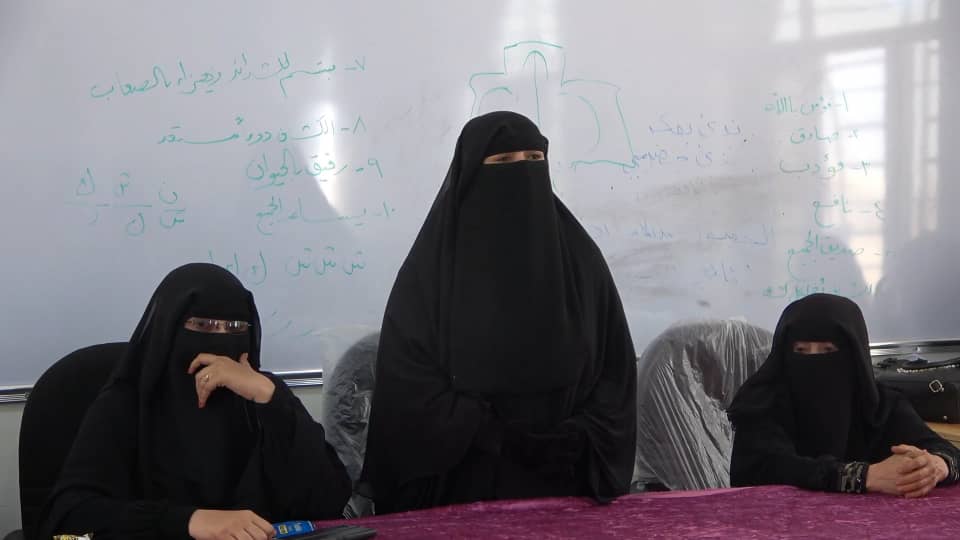 ايمان النشيري <a href="/eman_afash/">ايمان النشيري</a> تلتقي بالقطاع النسوي في حيس وتؤكد على أهمية المشاركة في الذكرى الـ7 لثورة 2 ديسمبر #ثوره_2ديسمبر_مستمره #مستمرون_والعهد_صنعاء السلام لروح الزعيم "على عبدالله صالح" ورفيقه "الامين الزوكا"