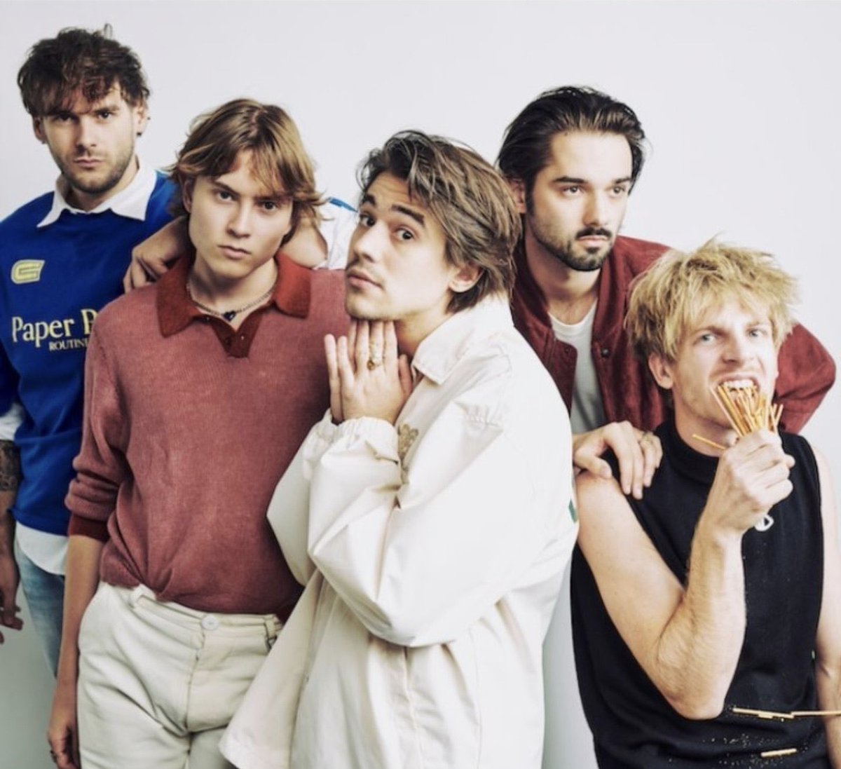 jokeroutooc's tweet image. i'm about to throw oil into fire but

we listen and we don't judge: joker out edition!