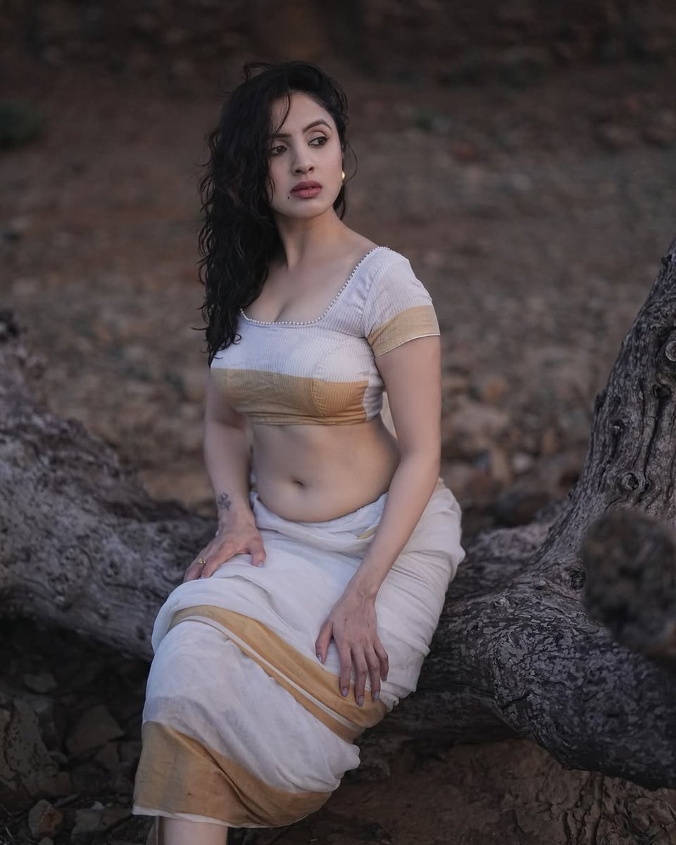 Cine_Cricket's tweet photo. #PriyankaMohan 🔥🔥 https://t.co/AbzEgKJFFb