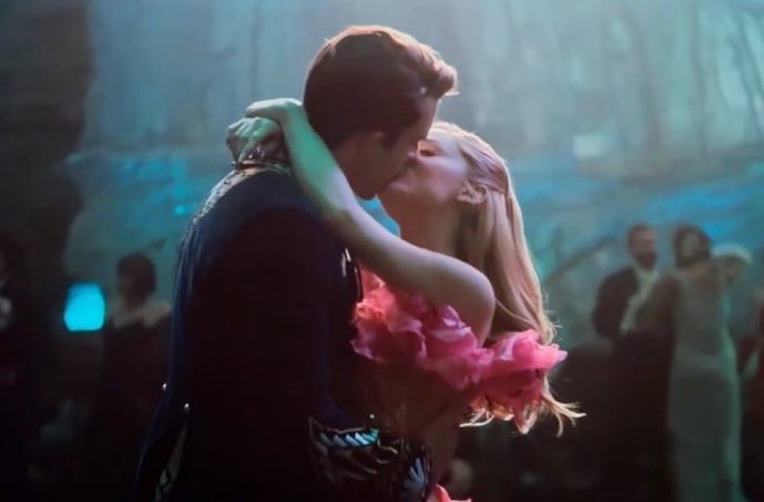 Dylan | Ariana Apologist 🥥 tweet media