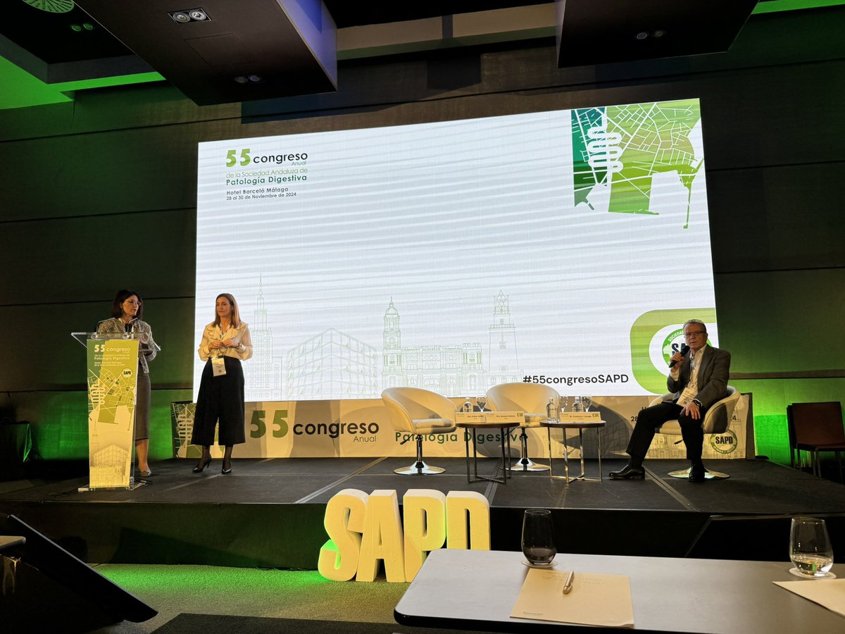 RosalesDigestiv's tweet photo. En acción el escenario clínico del grupo de neurogastroenterología #GATFD

👉 Presentan @EstherUbina y @JimenezDigestiv 
👉 Modera Dr. Francisco Casado

Fantástica y didáctica puesta en escena.
#55congresoSAPD https://t.co/bszb83mEUZ