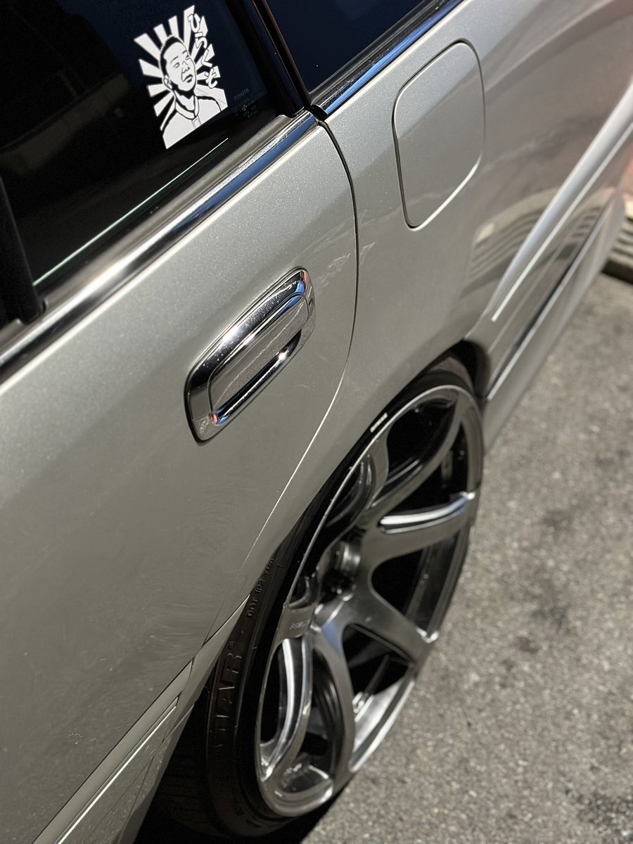 スモール白にする前にホイールが変わりました

CR kaiか極入れる予定が、いいお話見つけてT7Rになりました、やっと前後ノースペーサー😎