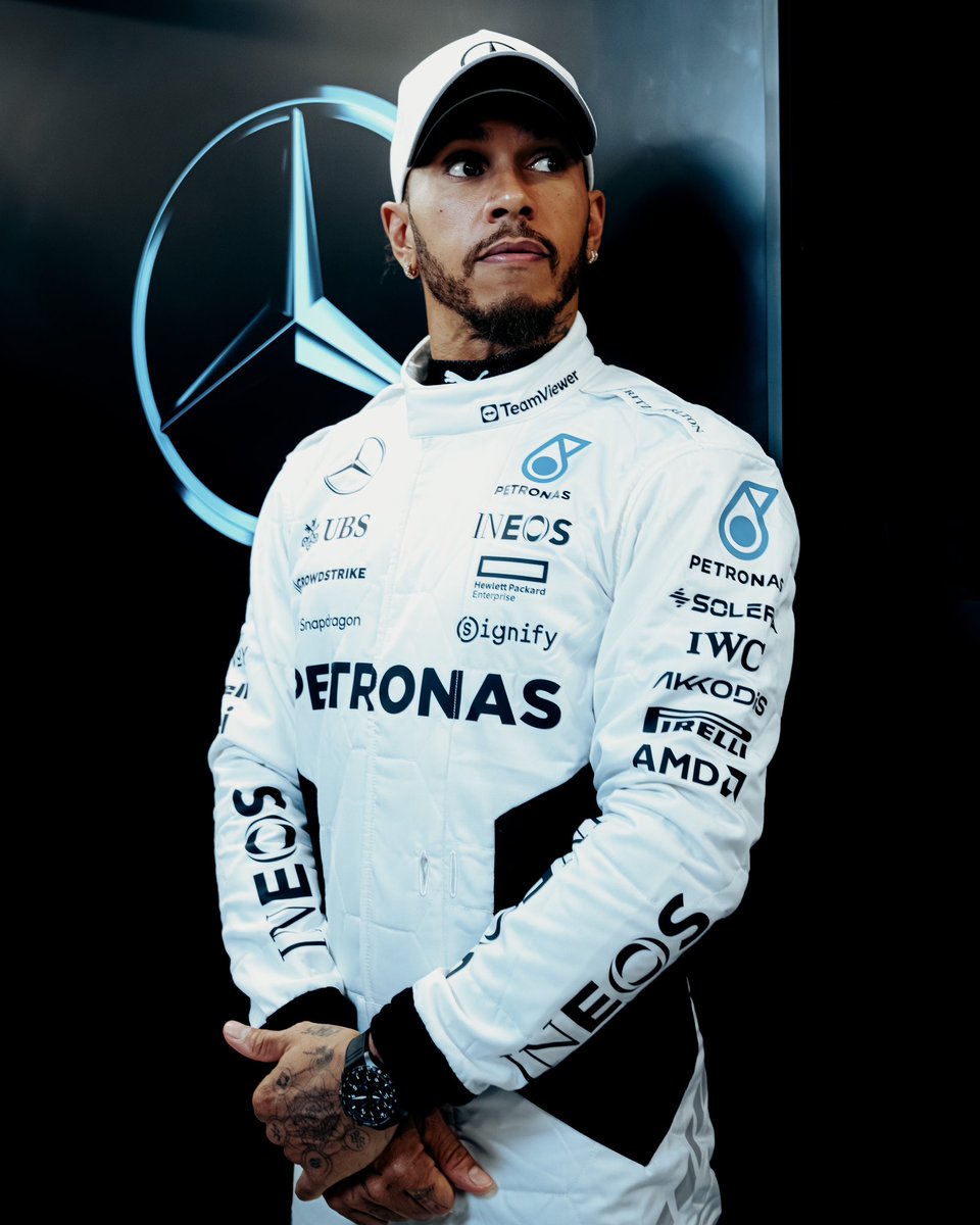 The white suits are back 🥶 LH and GR looking fresh in their new