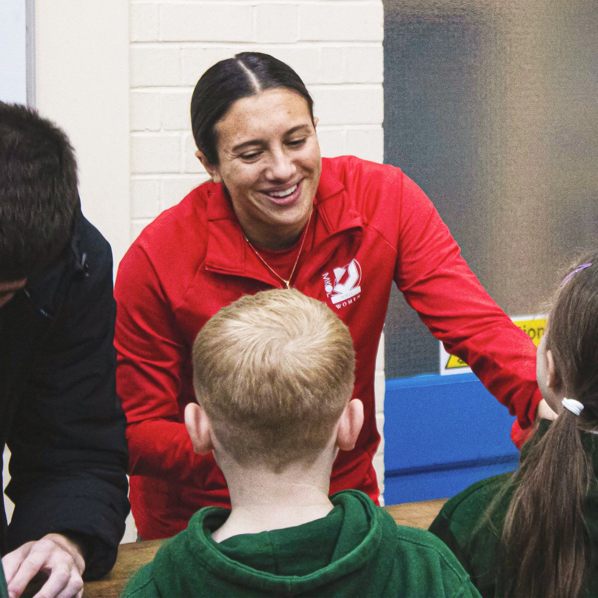 MKDonsCT's tweet photo. VIP School visit!π
Tickford Primary School has some special visitors π
@MKDonsFC & @MKDonsFCWomen came to answer questions, take photo's and even put them through some exercise drills!πͺ
#MKDonsSET | @pasquier_uk | @SuzukiCarsUK https://t.co/fY4OADwUrk