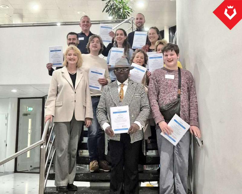 Cursus Politiek Actief ✋ In september hadden we al een eerste reeks v/d cursus Politiek Actief. En met succes! De geslaagden gingen samen met burgemeester <a href="/reiniemelissant/">Reinie Melissant</a> op de foto. Wil jij ook deelnemen? Dat kan! Lees hier meer over de gratis cursus ➡️ gorinchem.nl/bestuur-organi…