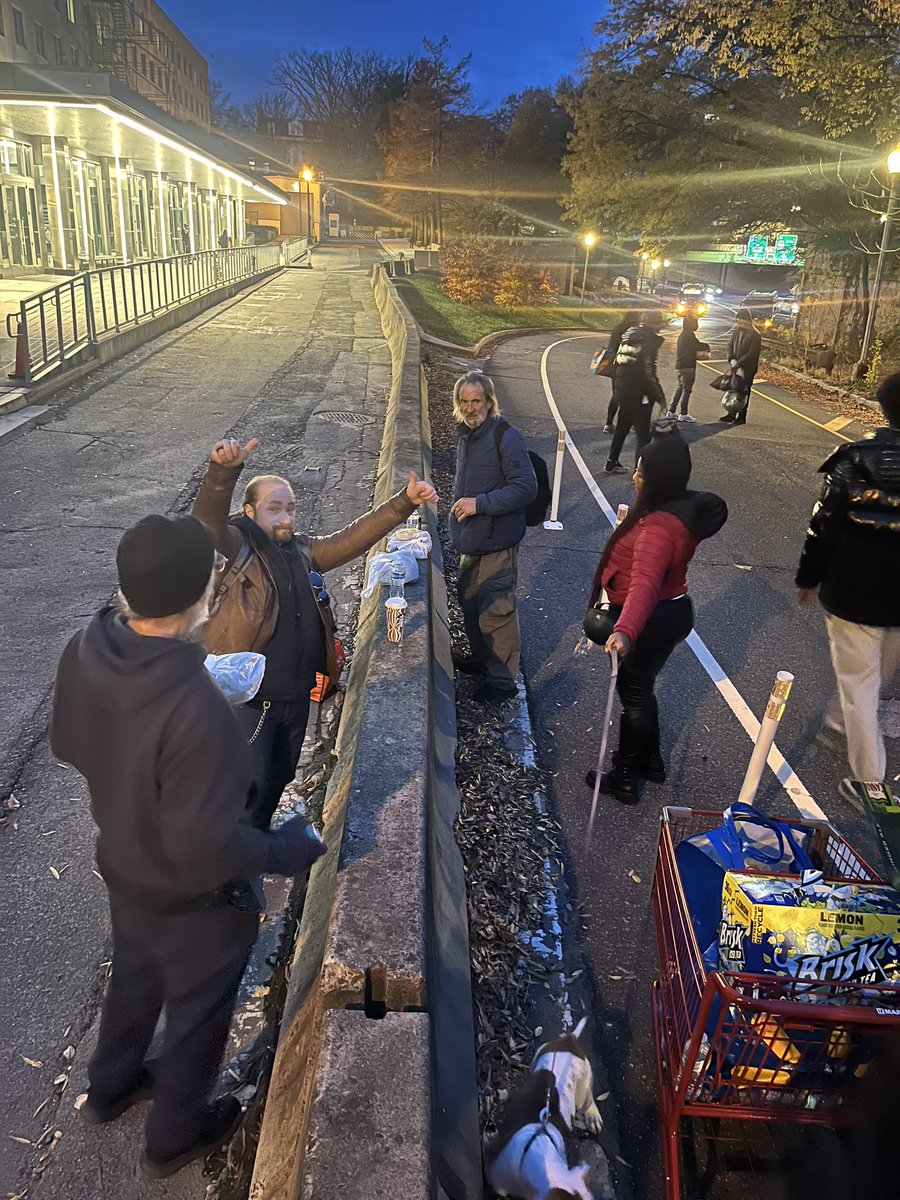 JunBoogiee tweet media