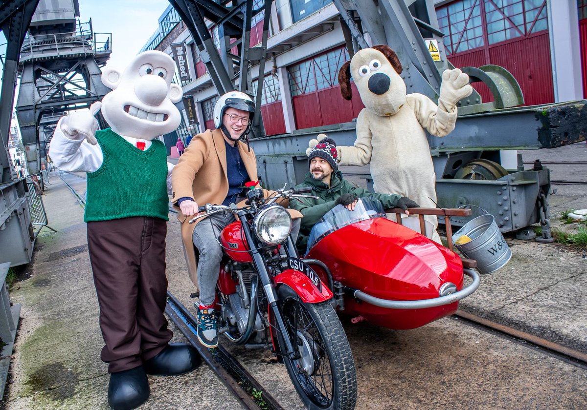 🚨 Spotted in Bristol: Wallace &amp; Gromit’s sidecar! 🚨

@JingleJam trustee Lewis &amp; @thespiffingbrit turned heads cruising the harbourside to kick off #JingleJam2024! 🎮 From Dec 1–14, gamers unite for amazing causes like the Patient Hotel at Bristol Children’s Hospital. Find out