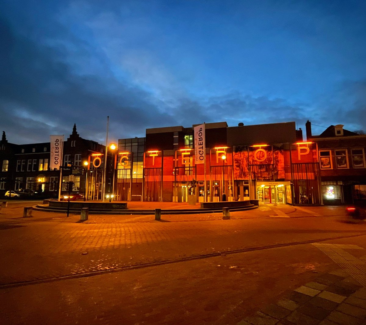 🧡 Orange the world - Ogterop kleurt mee als steunbetuiging aan de wereldwijde campagne.
Een campagne tegen geweld tegen meisjes &amp; vrouwen 🔶️
Wat bijzondere aandacht verdient, omdat het vaak anders van karakter is en meer voortkomt uit een vorm van onderdrukking
#OrangeTheWorld