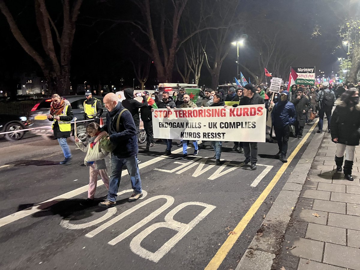 xunavek's tweet photo. 🚨 Raids won’t break us. Arrests won’t silence us.
Kurds in #Haringey are taking to the streets: 🛑 Stop the raids 🛑 Stop the targeting of our community 🛑 Stop UK complicity in Erdogan’s violence
📢 Together, we RESIST. #KurdsResist #JusticeForKurds https://t.co/8fydI2gwxA