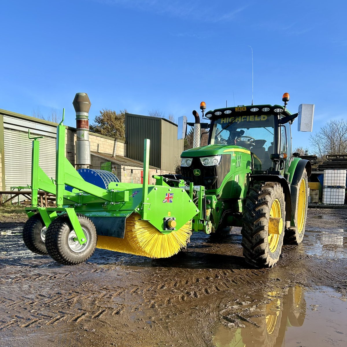 JonesVeg1's tweet image. Two new Brushes have left the yard this week. One to Lincolnshire and One to Scotland #newmachine #jonesengineering #britishmanufacturing
