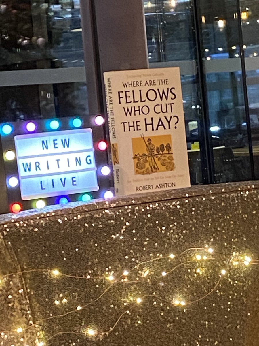 robertashton1's tweet image. Sparkly start to tonight’s ⁦@NewWritingLive⁩ @theforum &amp;amp; ⁦@bookhive⁩ &amp;amp; not forgetting ⁦@WritersCentre⁩   Starting soon ⁦@rina_gill⁩