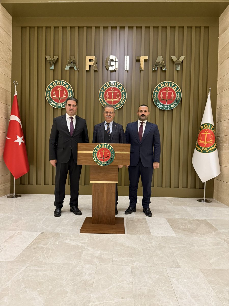 Değerli hemşehrimiz Yargıtay Üyesi Sn. Mehmet BORAN beyi makamında ziyaret ettik. Göstermiş olduğu ilgi ve alakasından dolayı kendisine teşekkür ediyoruz.