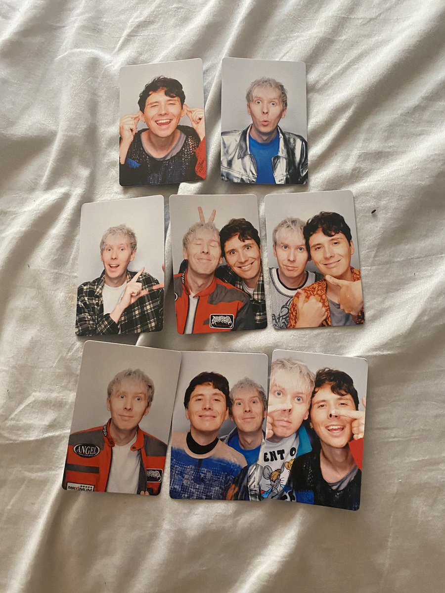 DAN AND PHIL PHOTOCARD GIVEAWAY

i have so many dupes leftover so i want to give them away to someone who couldnt get cards! there will be 2 winners, one for the big bundle and one for the smaller bundle. you will get the cards u see here!
-retweet to enter
-closing December 15th