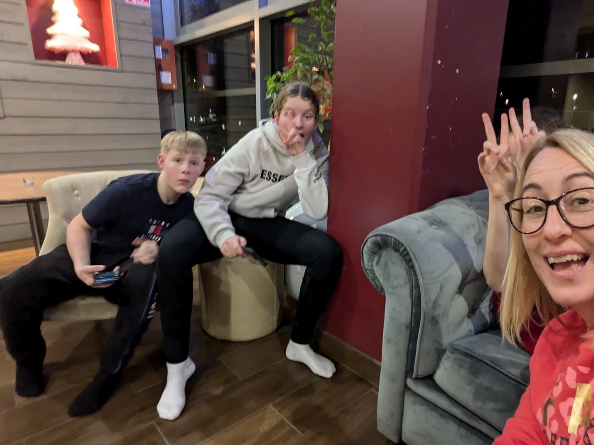 Mrs Thomas tweet media