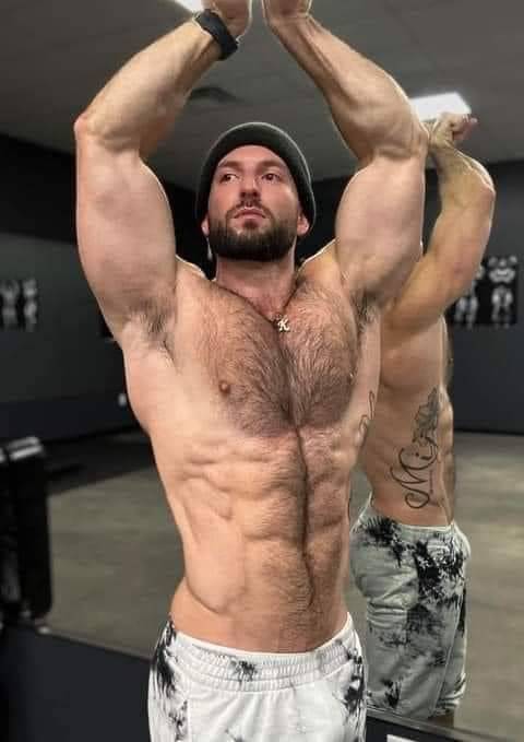 Strapping_Men's tweet photo. https://t.co/CBcOAGRe8b