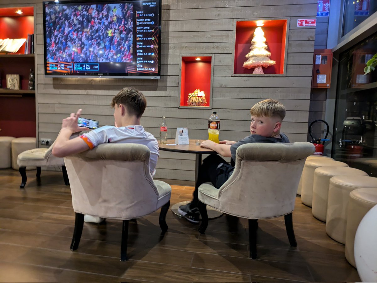 Mrs Thomas tweet media