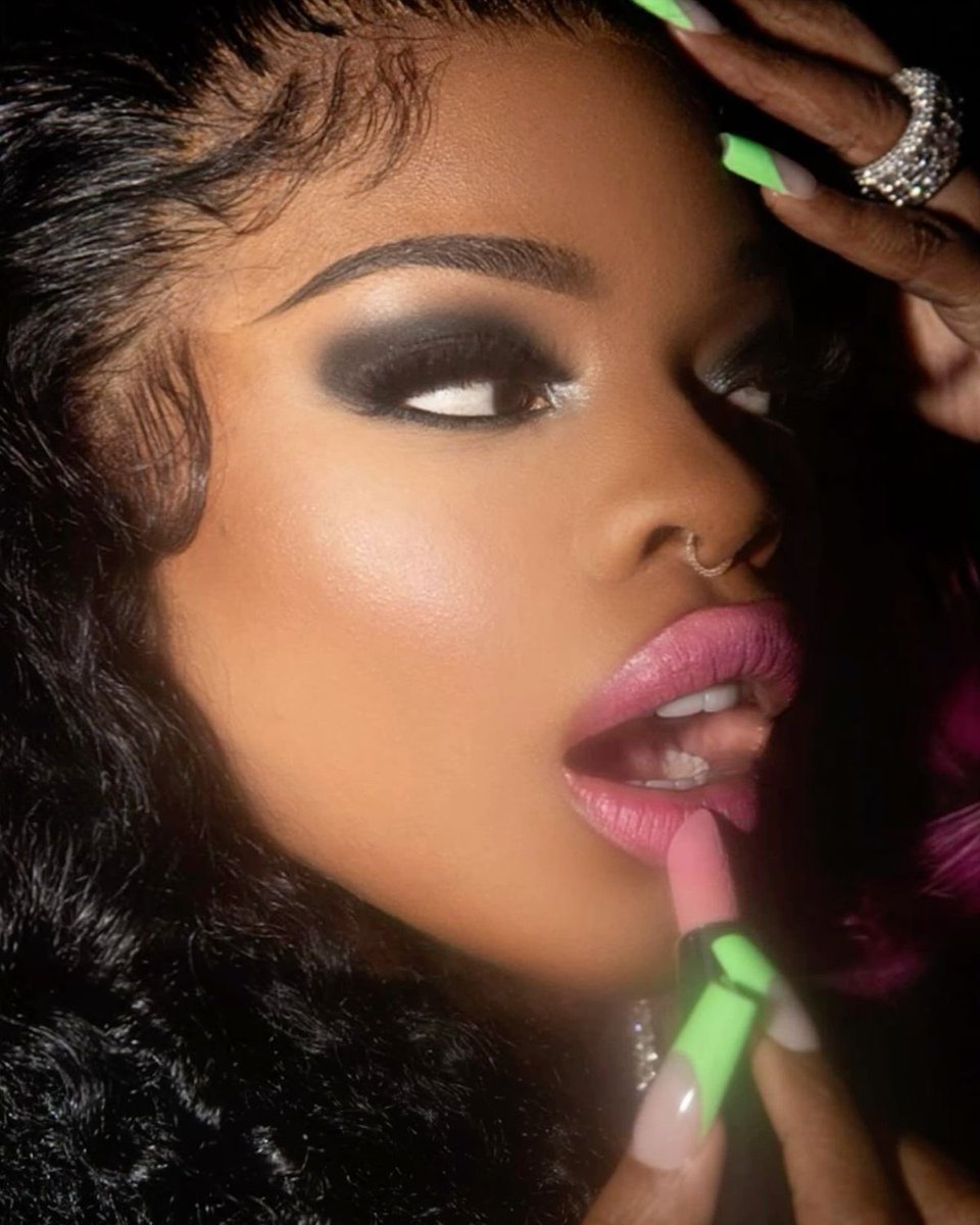 4UAMED's tweet photo. still needing that viva glam mac x jt .. https://t.co/LNYNgEOvu6