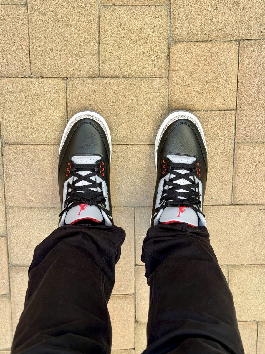 E d d i e tweet media