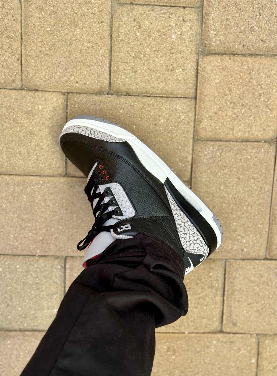 E d d i e tweet media