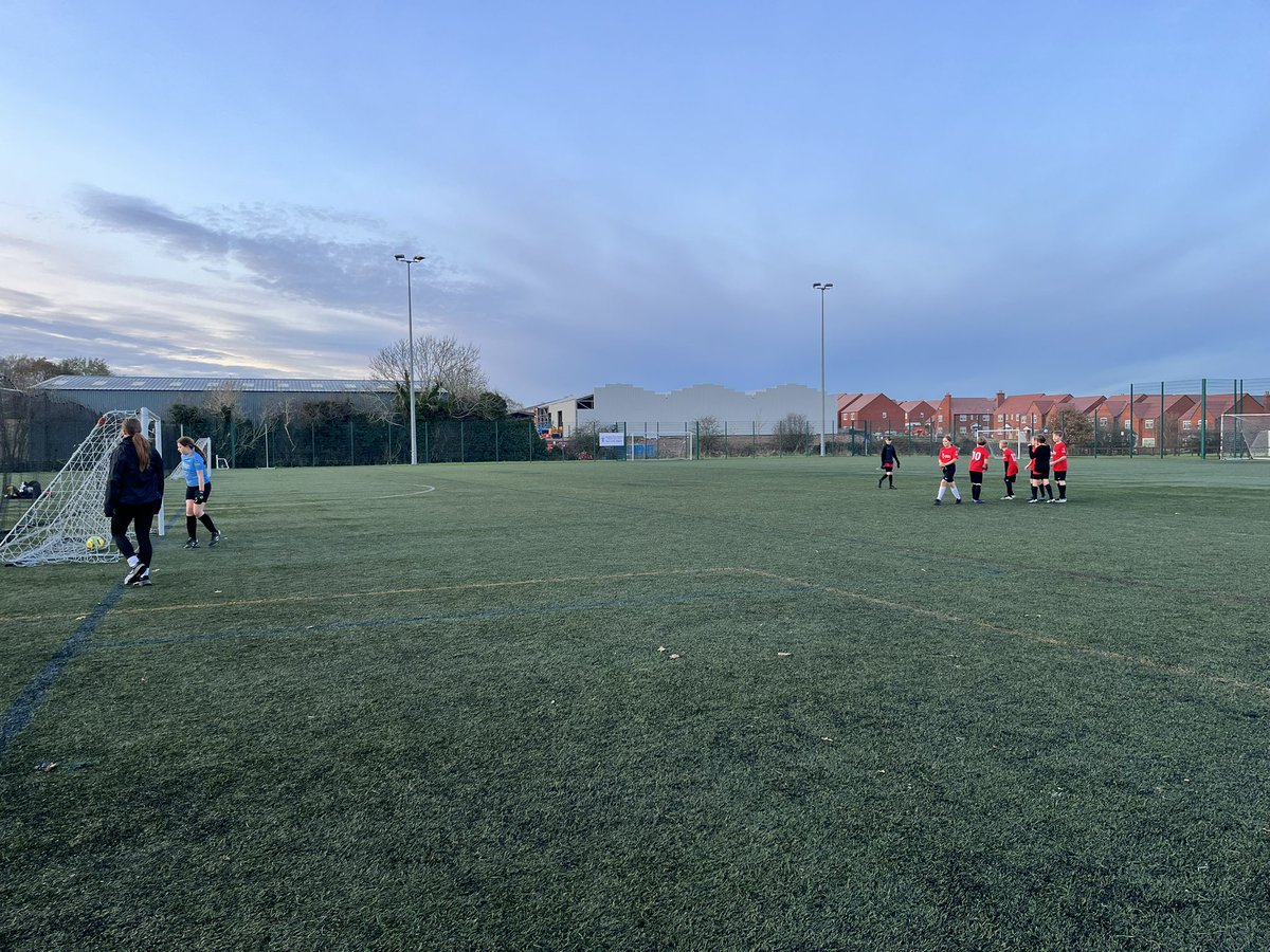 A freezing cold night, which by the end, our fingers and toes were blue ❄️ Our B Team played brilliantly and showed great teamwork. Some great saves by our goal keeper #proudheadteacher #teamowl