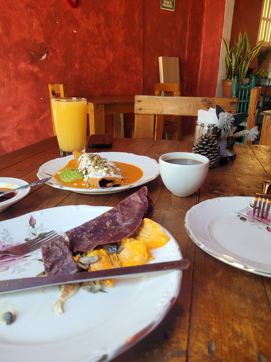 Revoltosita2's tweet photo. Los grandes beneficios de ser amiga de chefs:

Comida gratis 😆 https://t.co/IK1rRgG3gW