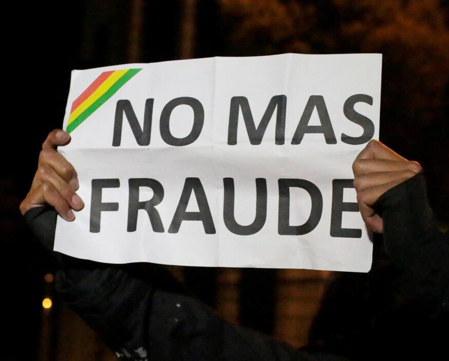 RoxanaDuchen's tweet photo. A muchos bolivianos nos preocupa MUCHO el fraude.
Un grupo de jóvenes esta desarrollando una app de control electoral. Necesitan apoyo, nuestro apoyo! 
Por eso me atrevo a pedirle ayuda sr Claure @marceloclaure, pueden contar con ud? 

#NoMASFraude https://t.co/D2LF66qZZ6