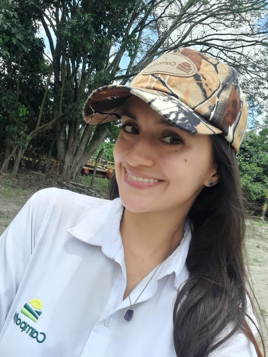 ClaraLuzRoldan's tweet photo. Ojo con este caso, no podemos permitir que haya impunidad!!
Sandra Zuluaga, agrónoma de Campofert, un proveedor de fertilizantes, fue violada y asesinada el 19 de diciembre de 2022 cuando realizaba una visita técnica a una hacienda que administraba su victimario, hace ya casi dos años. ¿Por qué hoy todavía no hay una condena ejemplar para su victimario? Se los cuento en este hilo 🧵